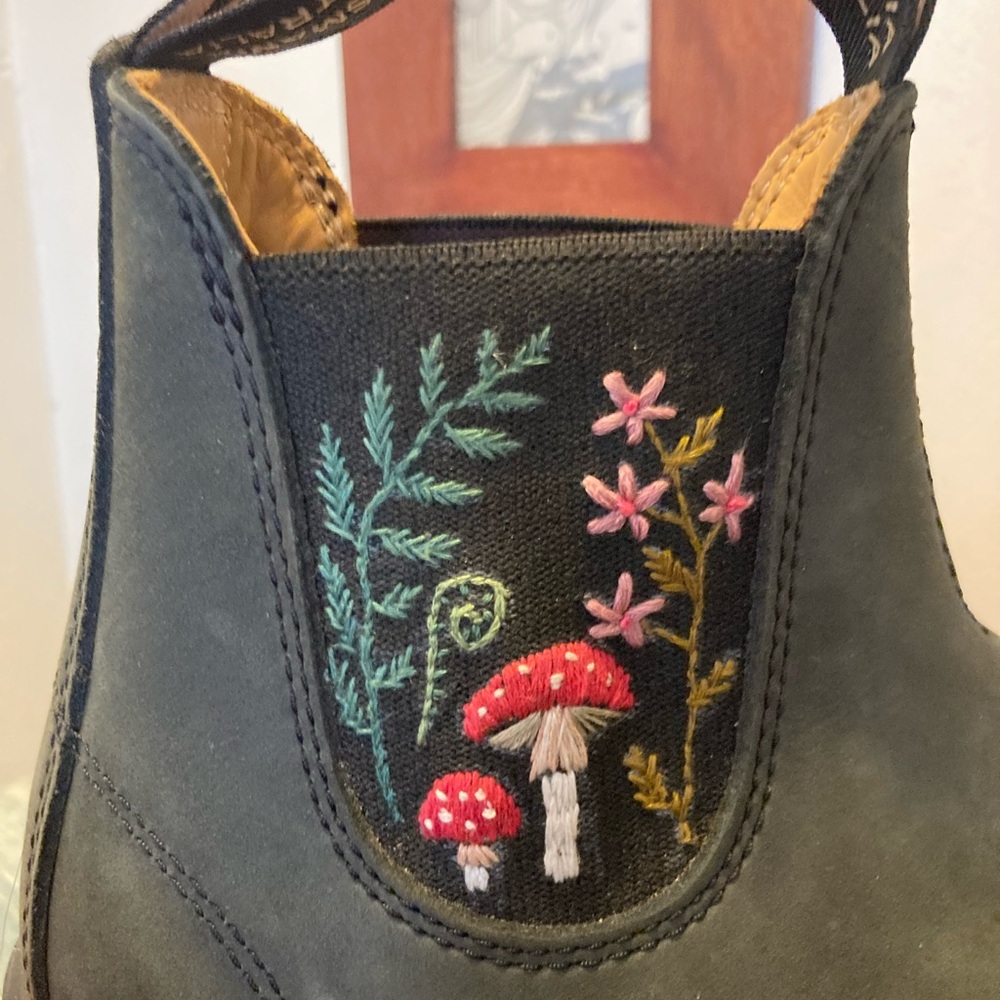 OOAK! Blundstone Classics #587 Leather Boots Women’s 8 Rustic Black Embroidered - Picture 4 of 11